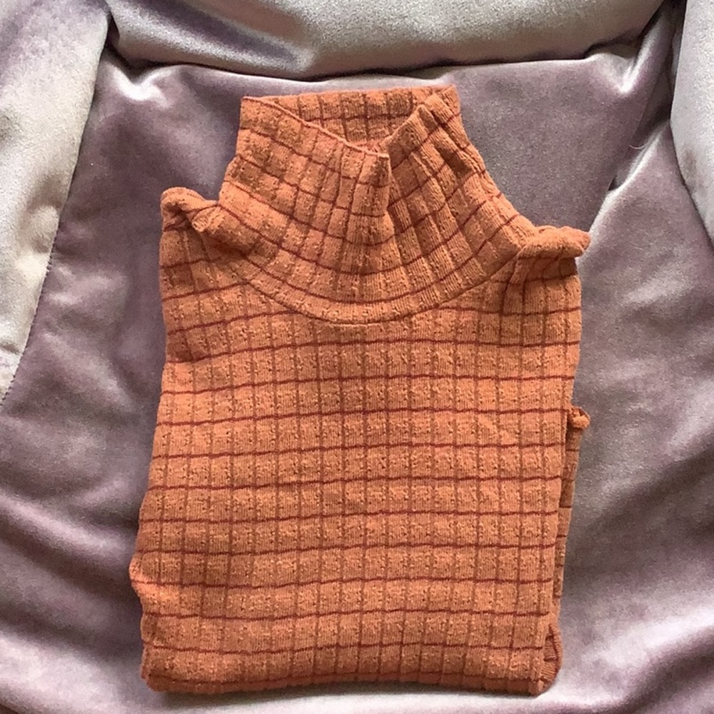 Ivy + Main orange striped turtle neck!